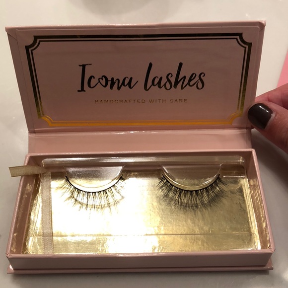Fake lashes - Picture 2 of 5